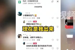 无奈？！克莱10中1被换下已换上外套 在板凳席神情呆滞略显落寞